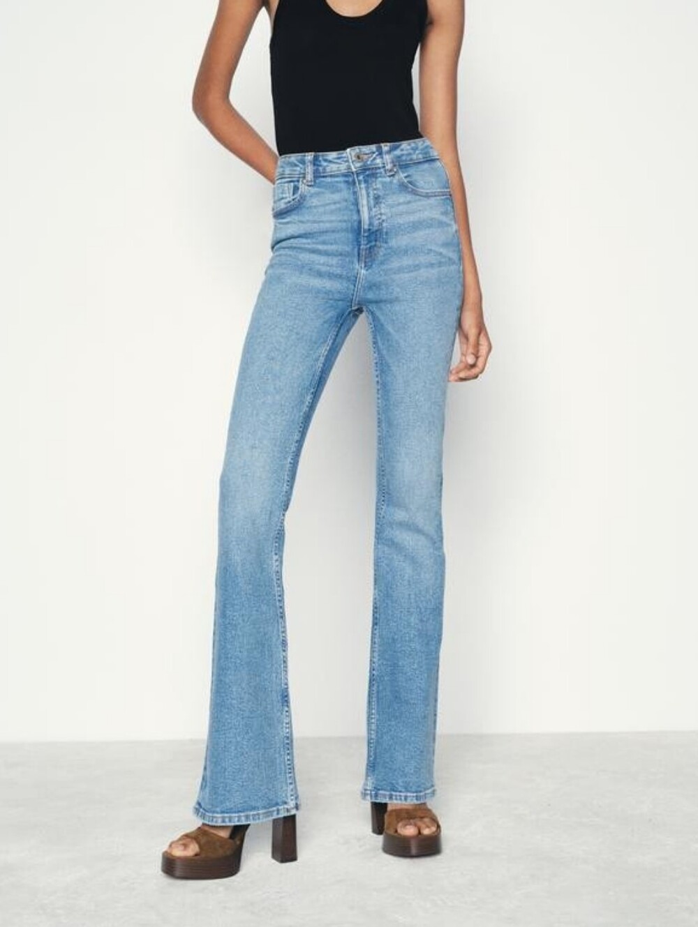Zara High Rise Flare Jeans | Light Wash | Size US 0